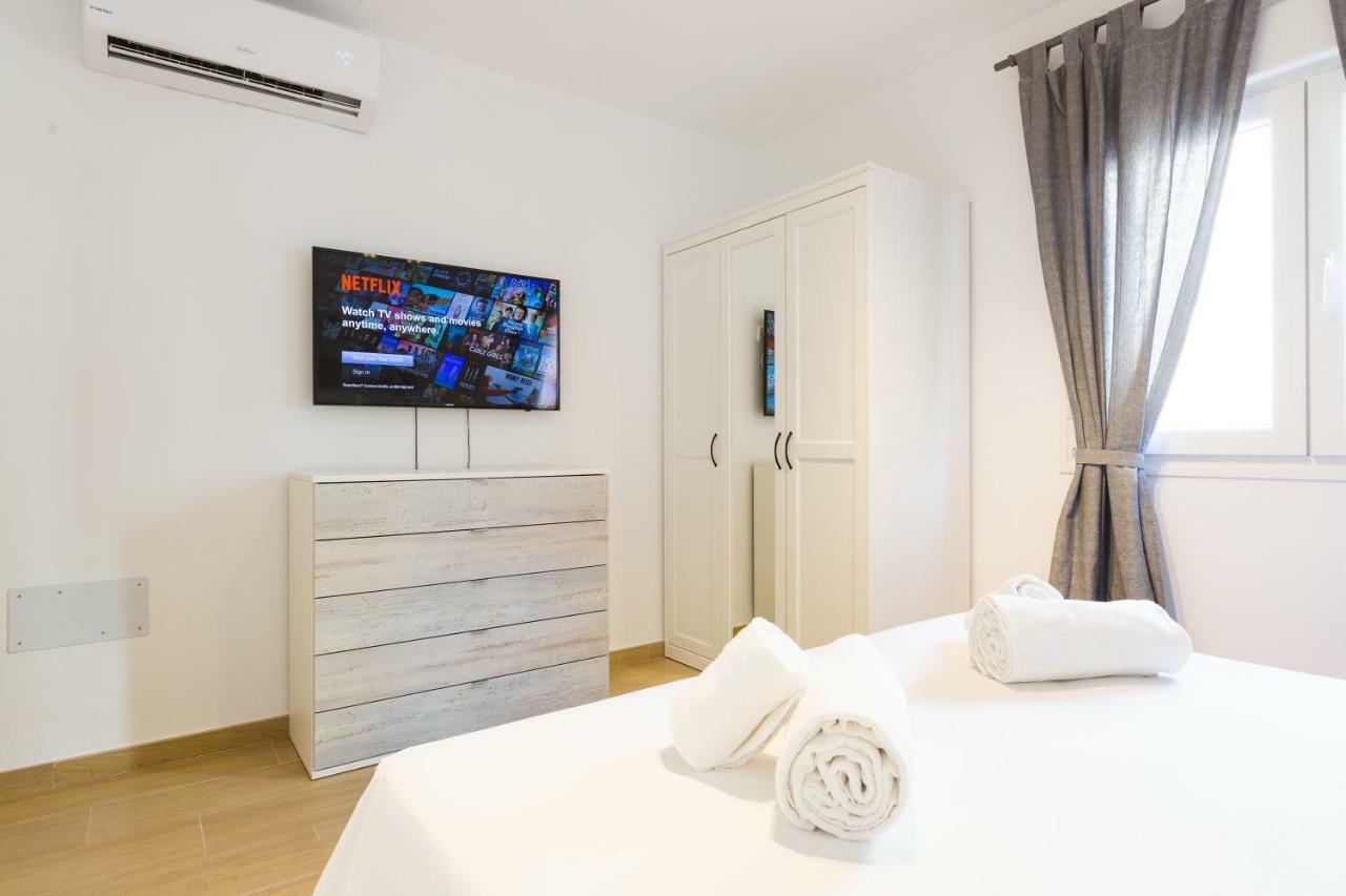 Picasso Daisy Apartment Fuengirola Bagian luar foto