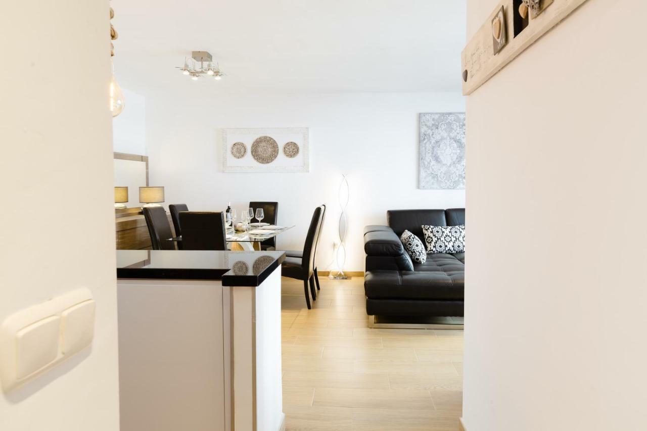 Picasso Daisy Apartment Fuengirola Bagian luar foto